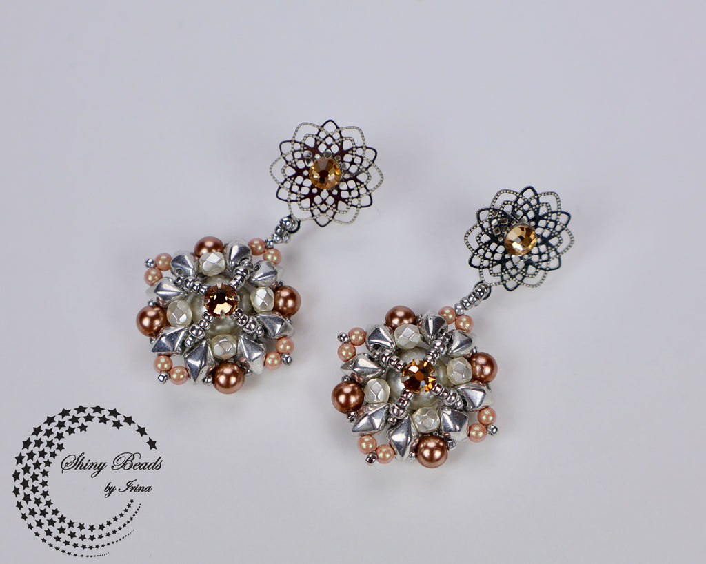 ''AHTOHALLAN'' EARRINGS