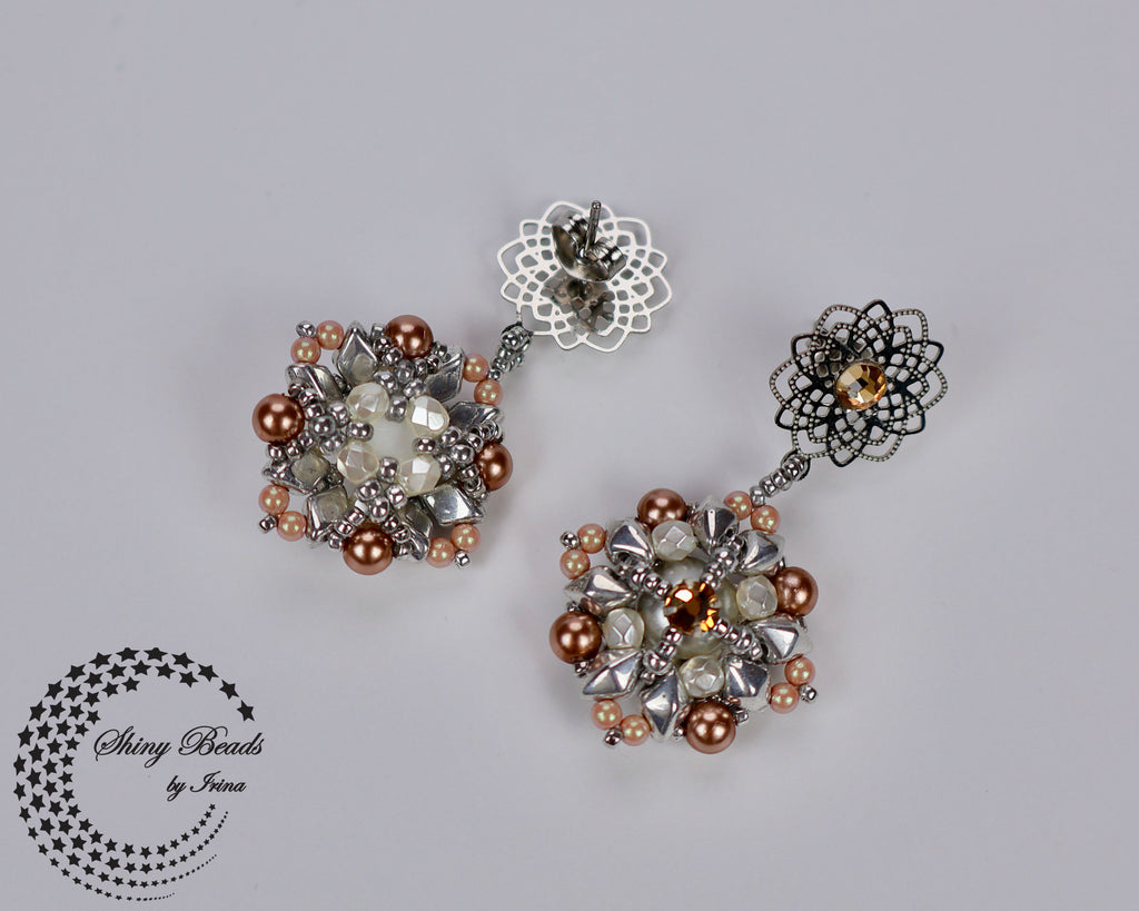 ''AHTOHALLAN'' EARRINGS