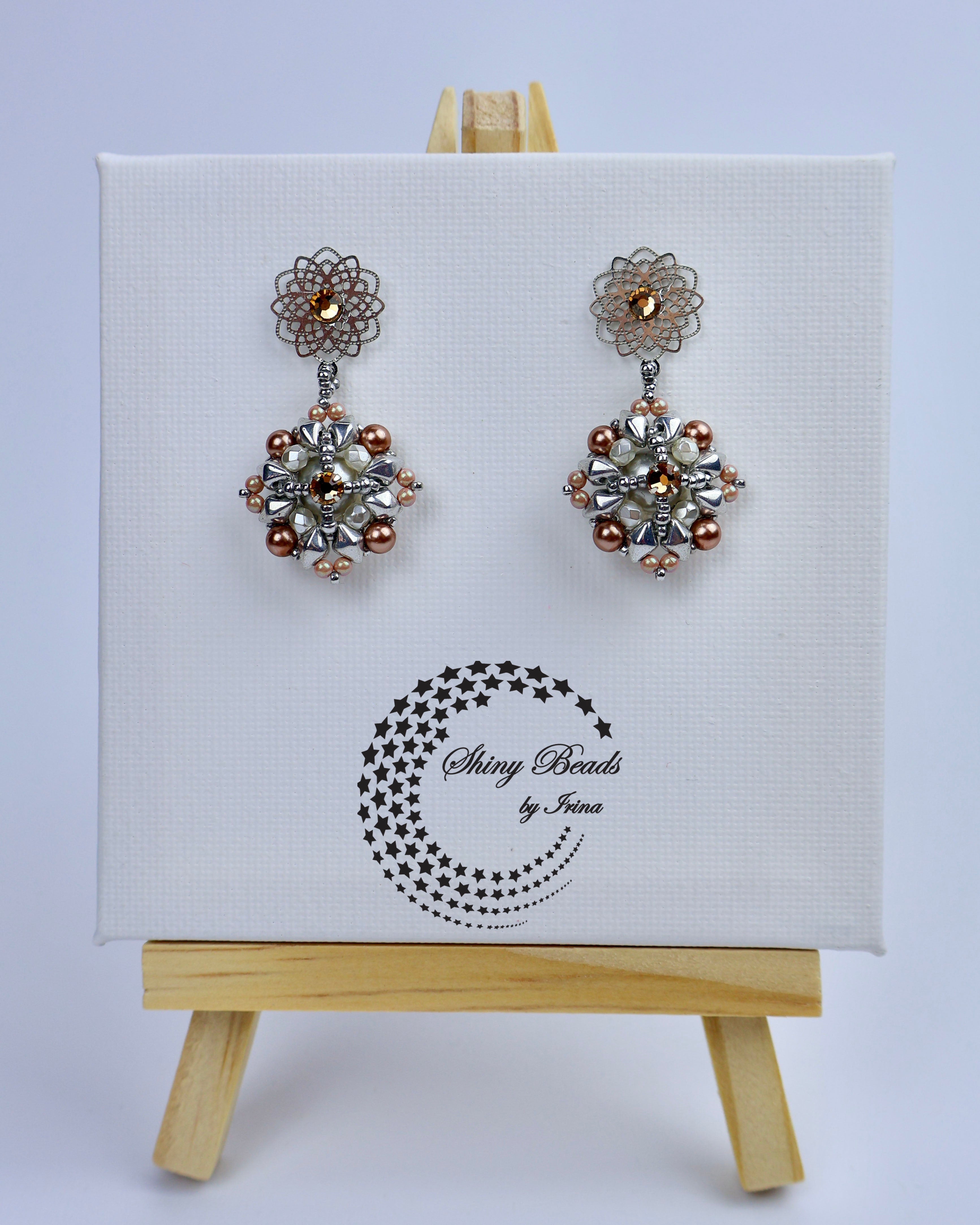 ''AHTOHALLAN'' EARRINGS