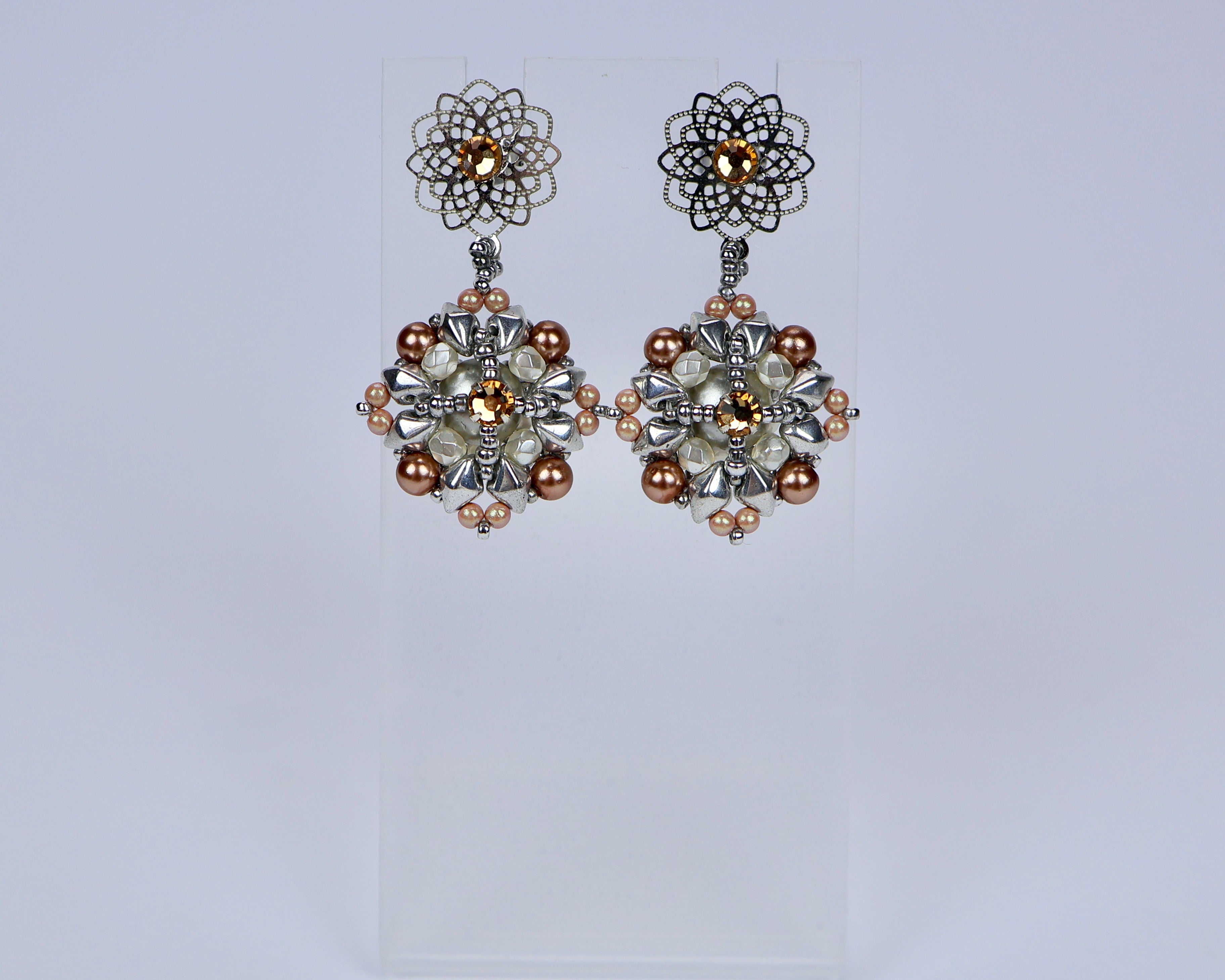 ''AHTOHALLAN'' EARRINGS