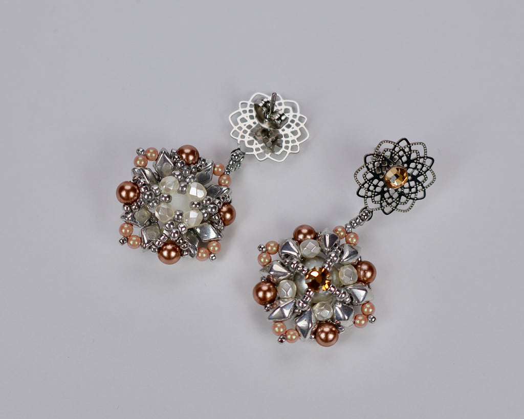 ''AHTOHALLAN'' EARRINGS