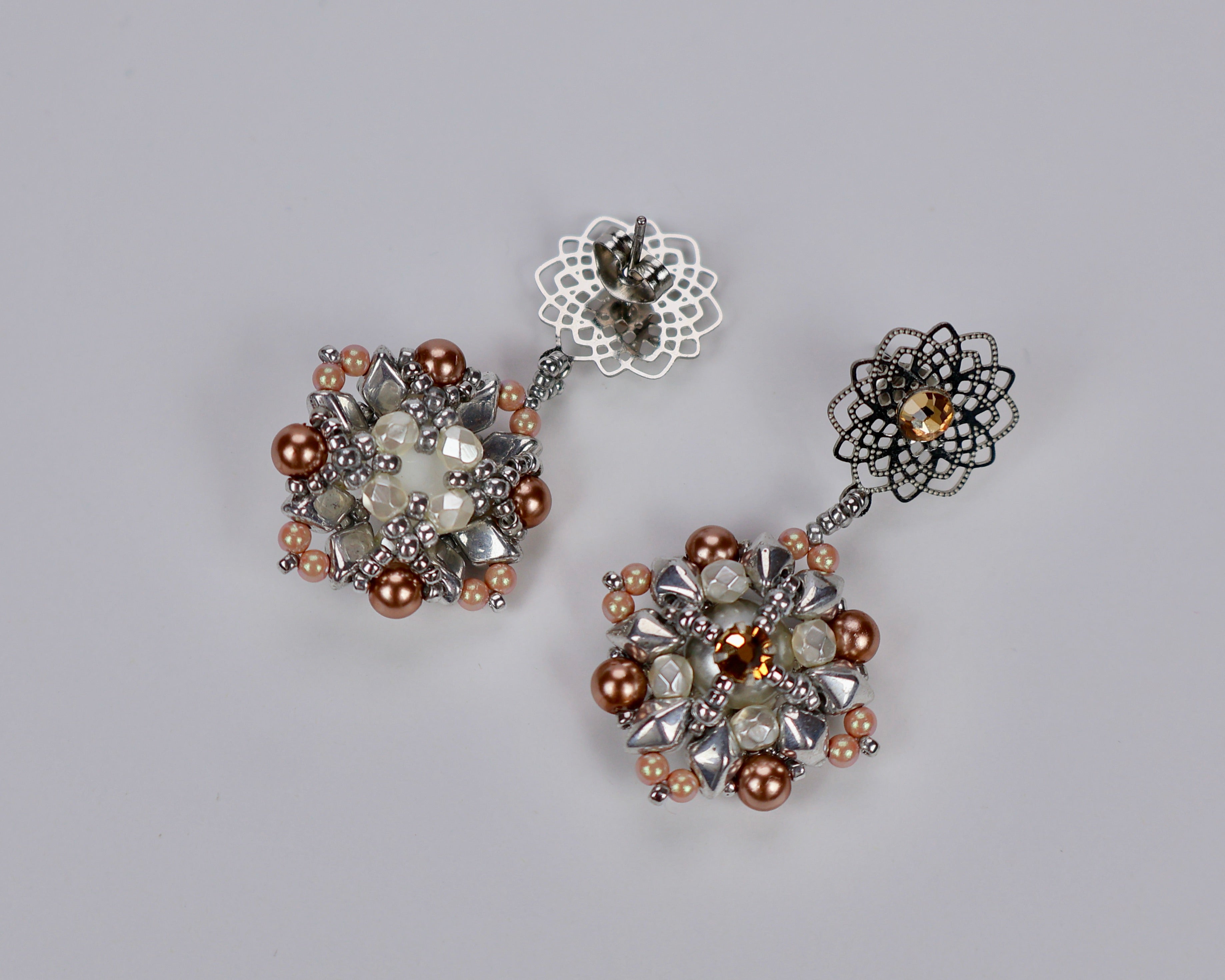 ''AHTOHALLAN'' EARRINGS