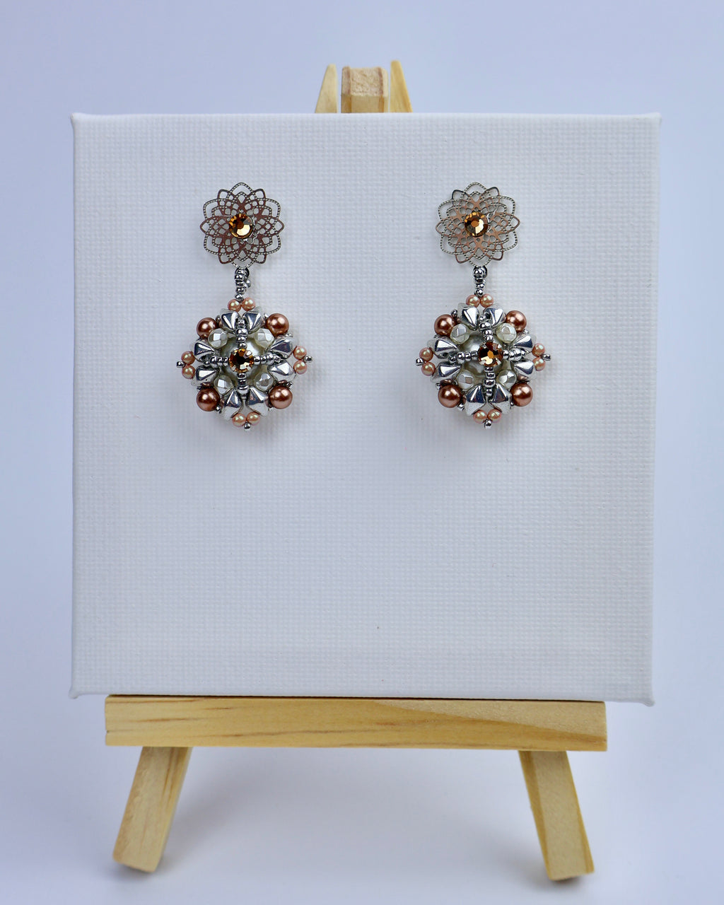 ''AHTOHALLAN'' EARRINGS