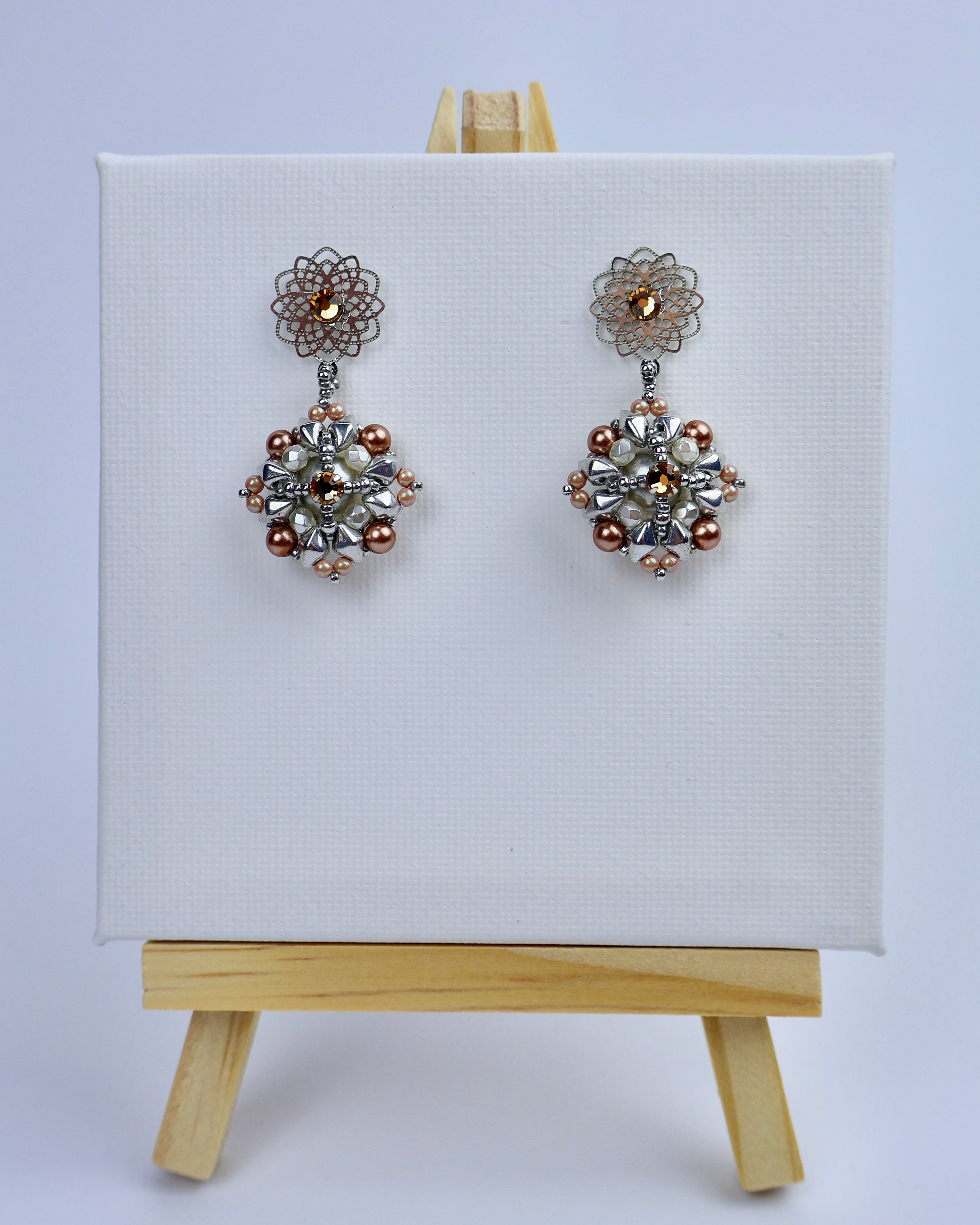 ''AHTOHALLAN'' EARRINGS
